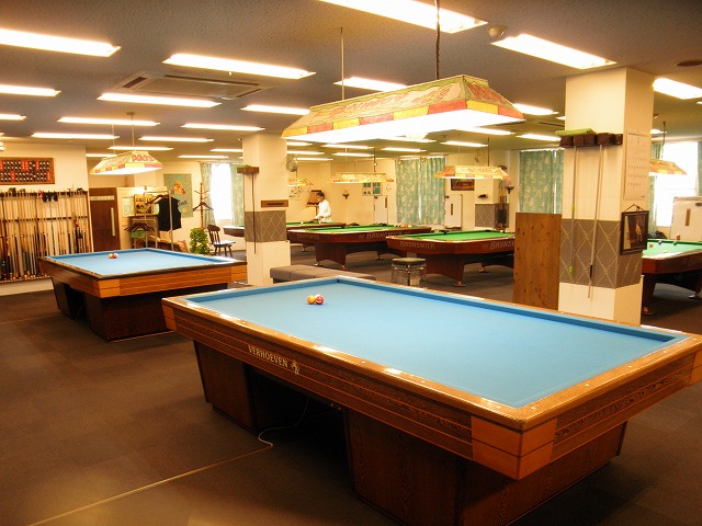 3-Cushionテーブル２台